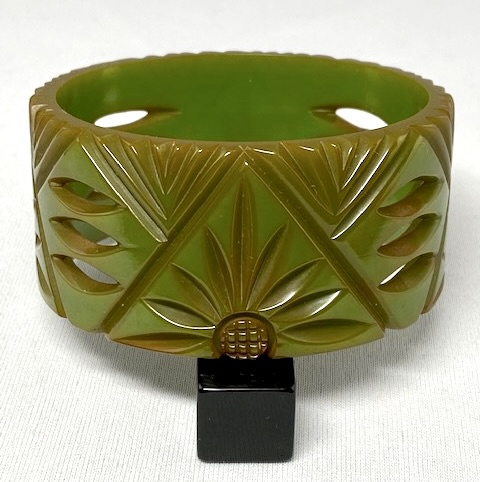 BB262 wide green bakelite bangle with geometric carving